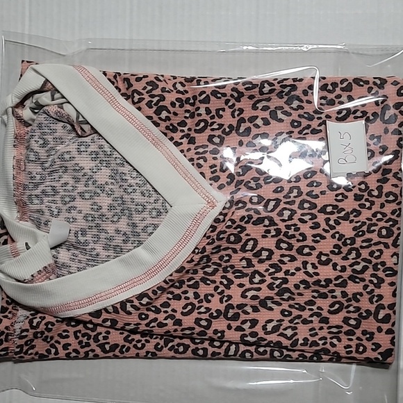 Honey Me Top, Size Medium, Short Raglan sleeves, light weight - Picture 6 of 6